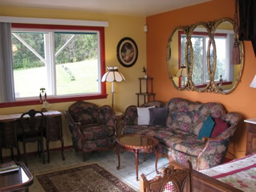 Sitting Area in Victorian Rose King Suite